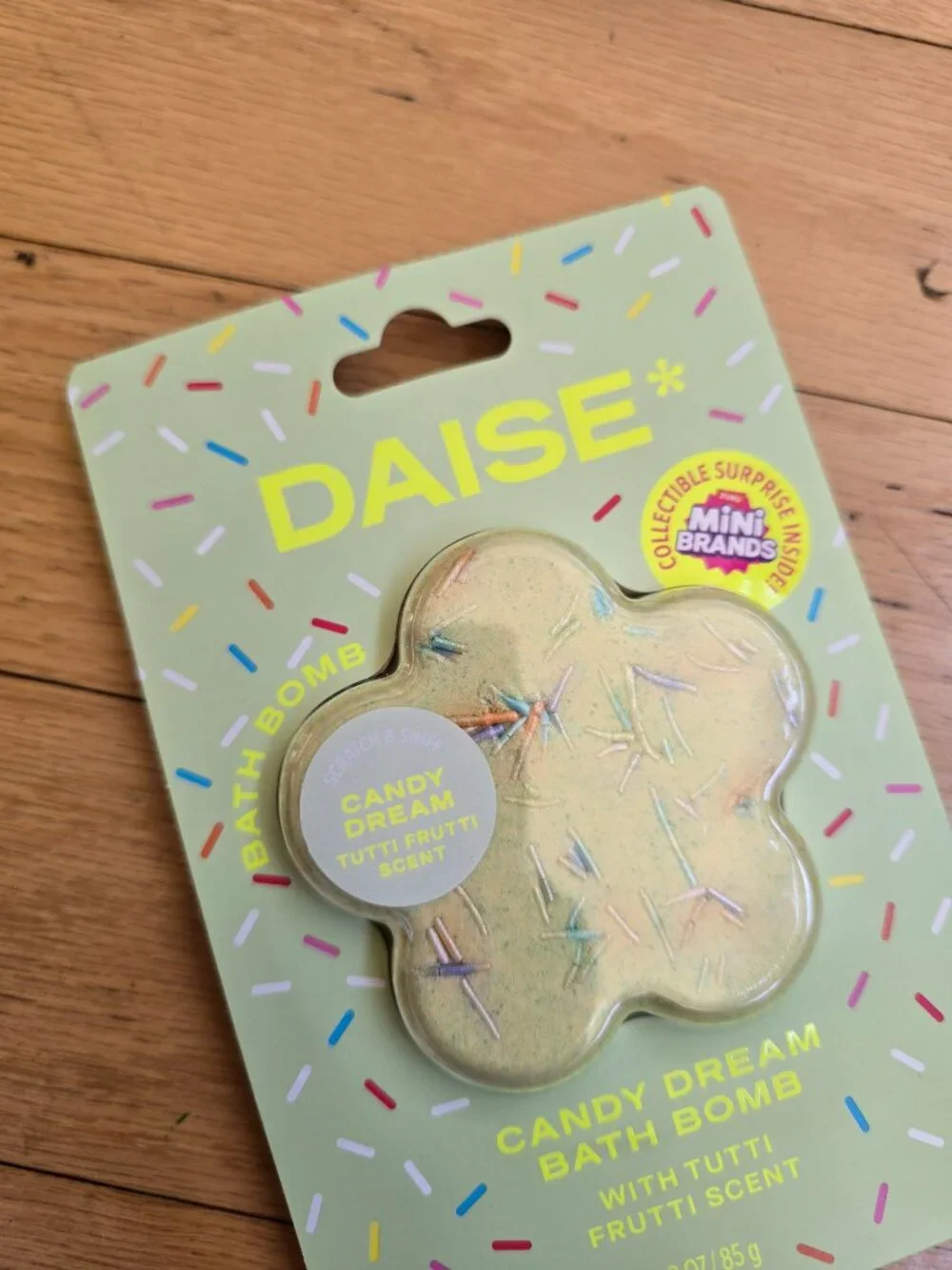 DAISE | Zuru Mini Brands Candy Dream Green Flower Shaped Fizzy Bath Bomb